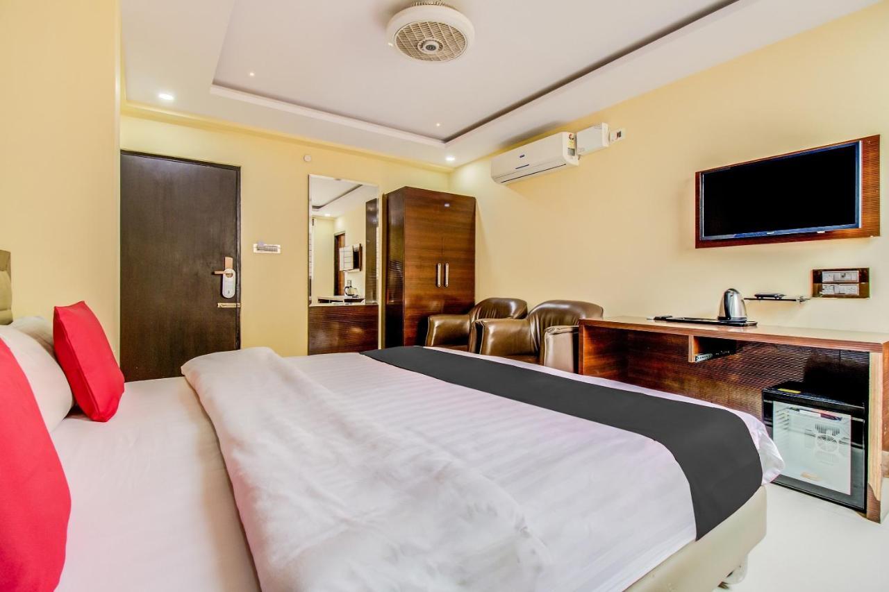 Capital O 5381 The Emirates Hotel Бангалор Екстериор снимка