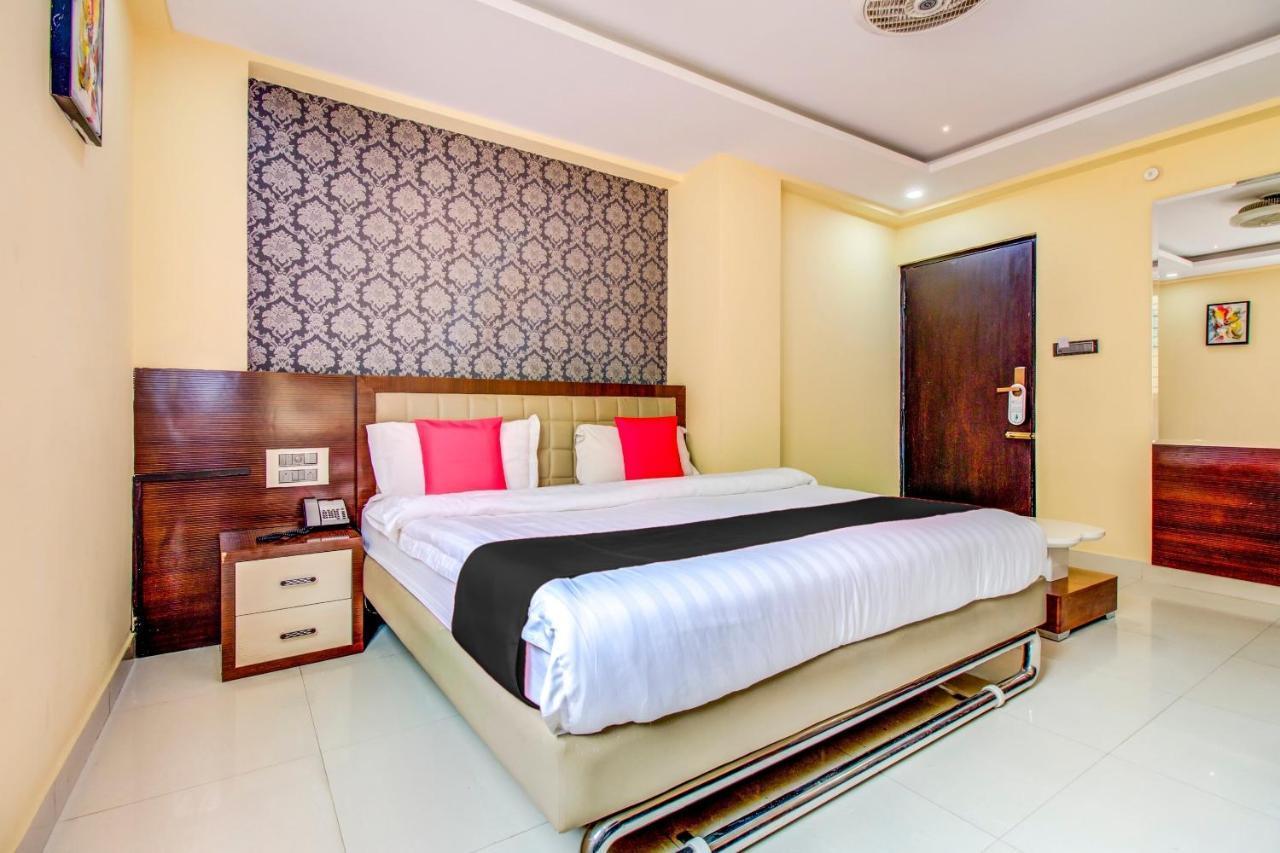 Capital O 5381 The Emirates Hotel Бангалор Екстериор снимка